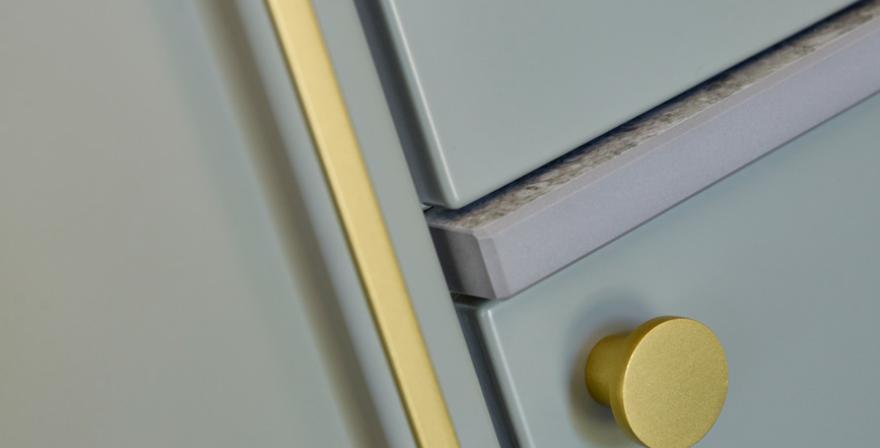 Moderni_värillinen_vihreä_l-keittiö_niemekekeittiö_maalattu_mdf_keraaminen_2024_Kiiruna-talo_Helokkikuja_Valkeakoski-16_coll
