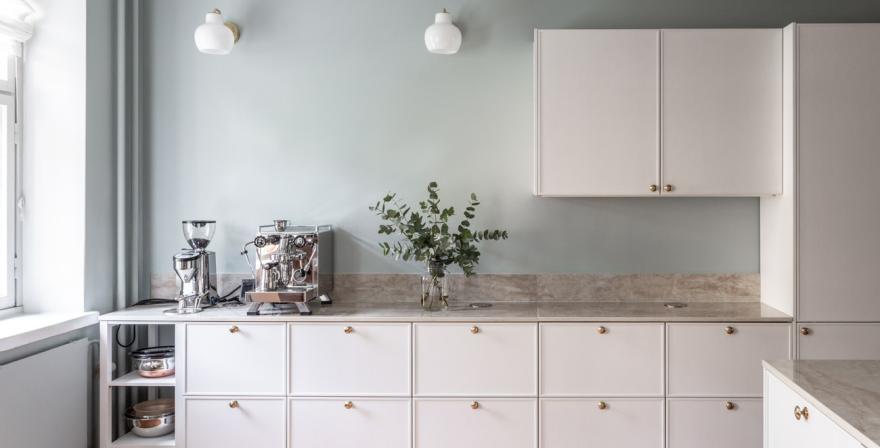 Moderni_vaalea_valkoinen_l-keittiö_4210